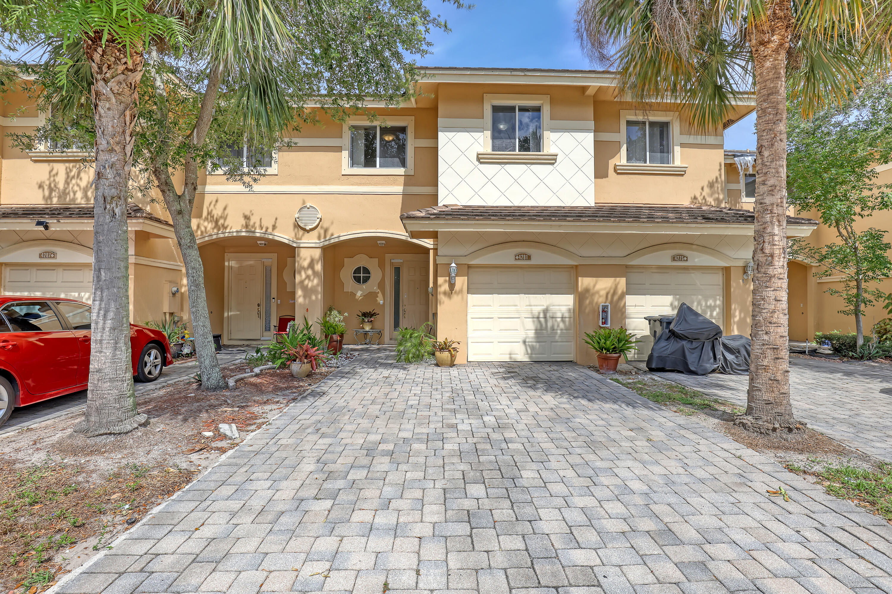 4281 Coventry Pointe Way, Lake Worth, Palm Beach County, Florida - 3 Bedrooms  
2.5 Bathrooms - 