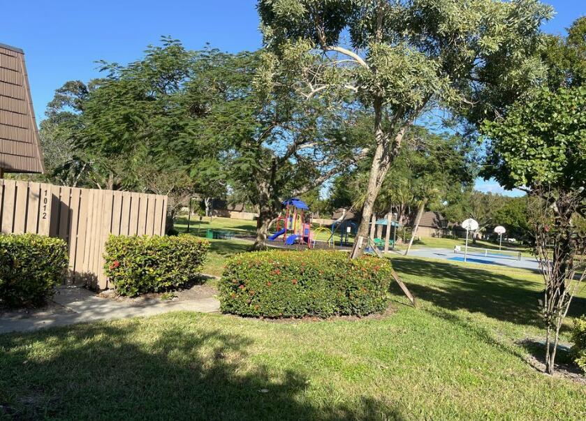 1012 10th Court, Palm Beach Gardens, Palm Beach County, Florida - 2 Bedrooms  
2.5 Bathrooms - 