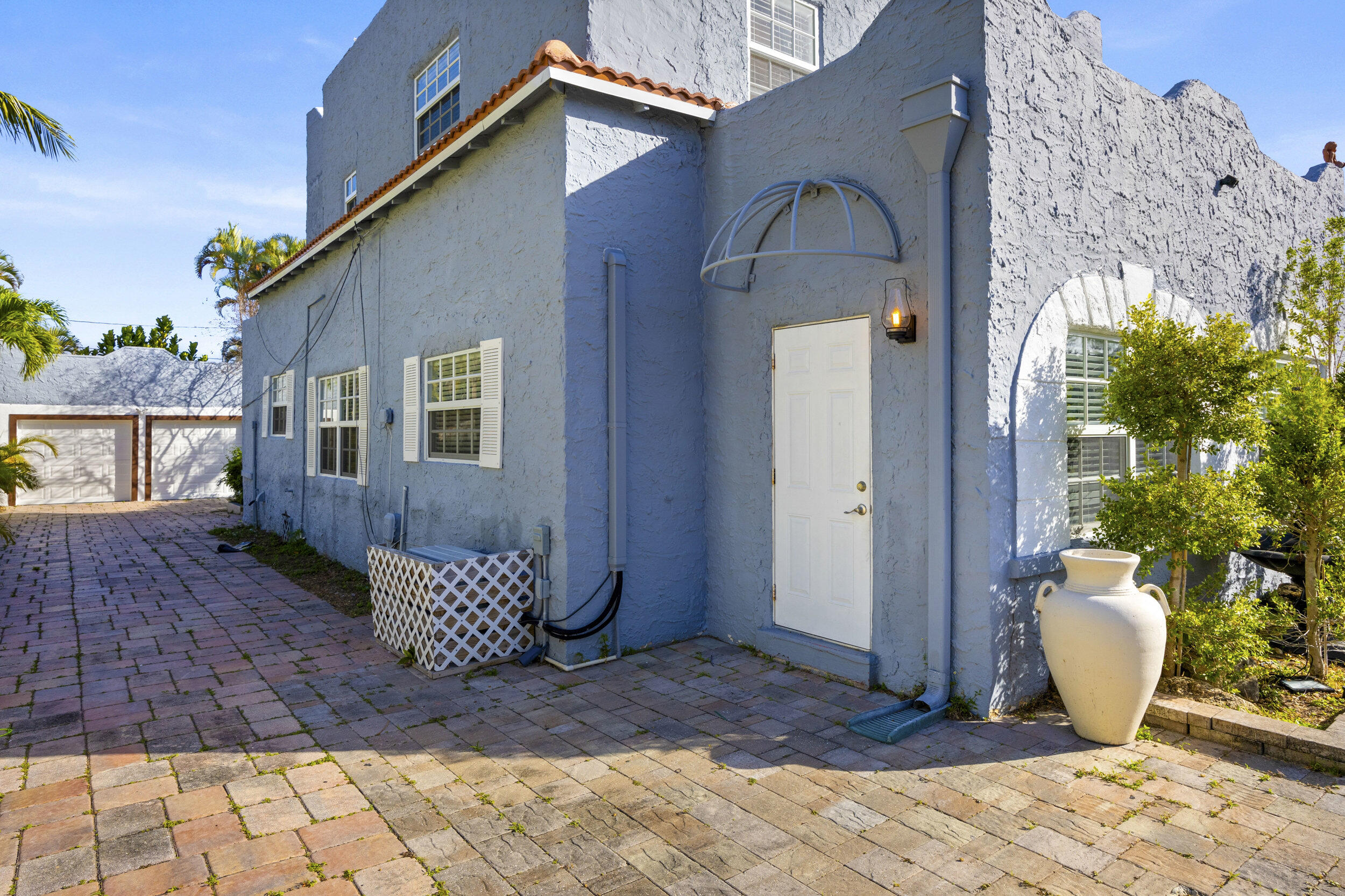 331 Nw 1st Avenue, Boynton Beach, Palm Beach County, Florida - 4 Bedrooms  
2.5 Bathrooms - 