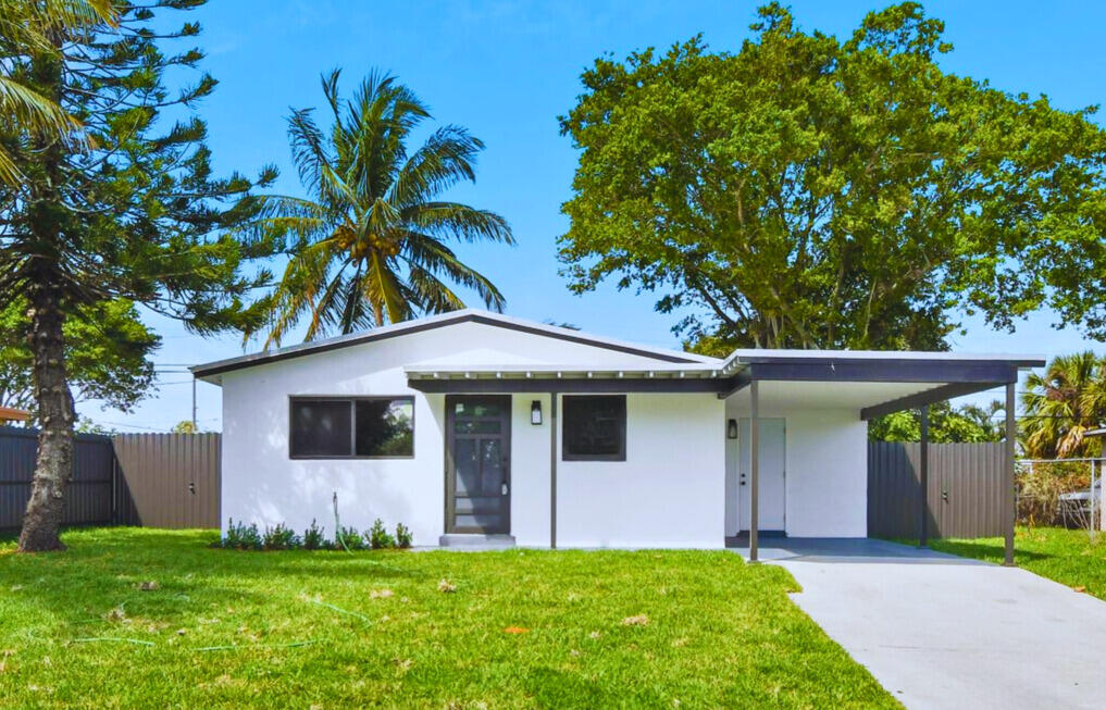 306 Nw 12th Avenue, Delray Beach, Palm Beach County, Florida - 3 Bedrooms  
1.5 Bathrooms - 