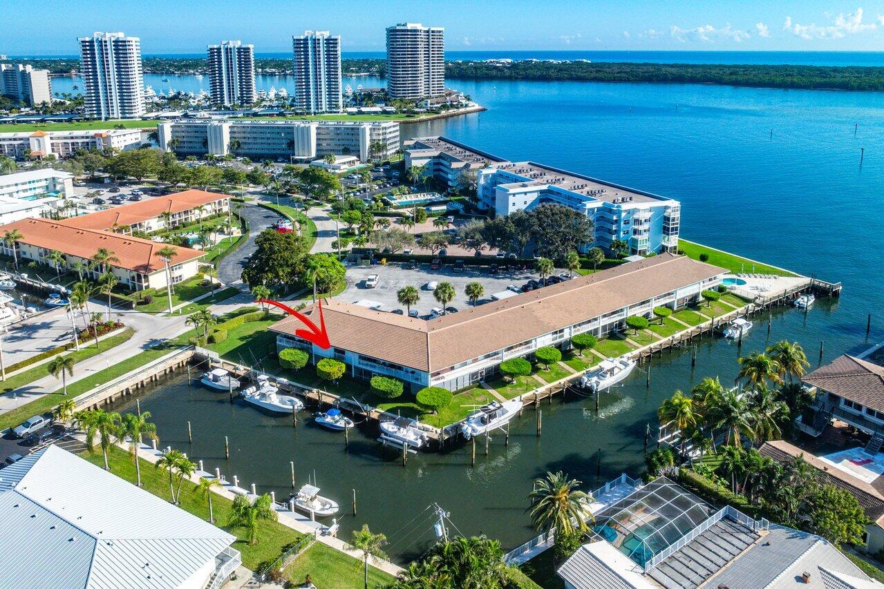 68 Yacht Club Drive 2, North Palm Beach, Miami-Dade County, Florida - 2 Bedrooms  
2 Bathrooms - 