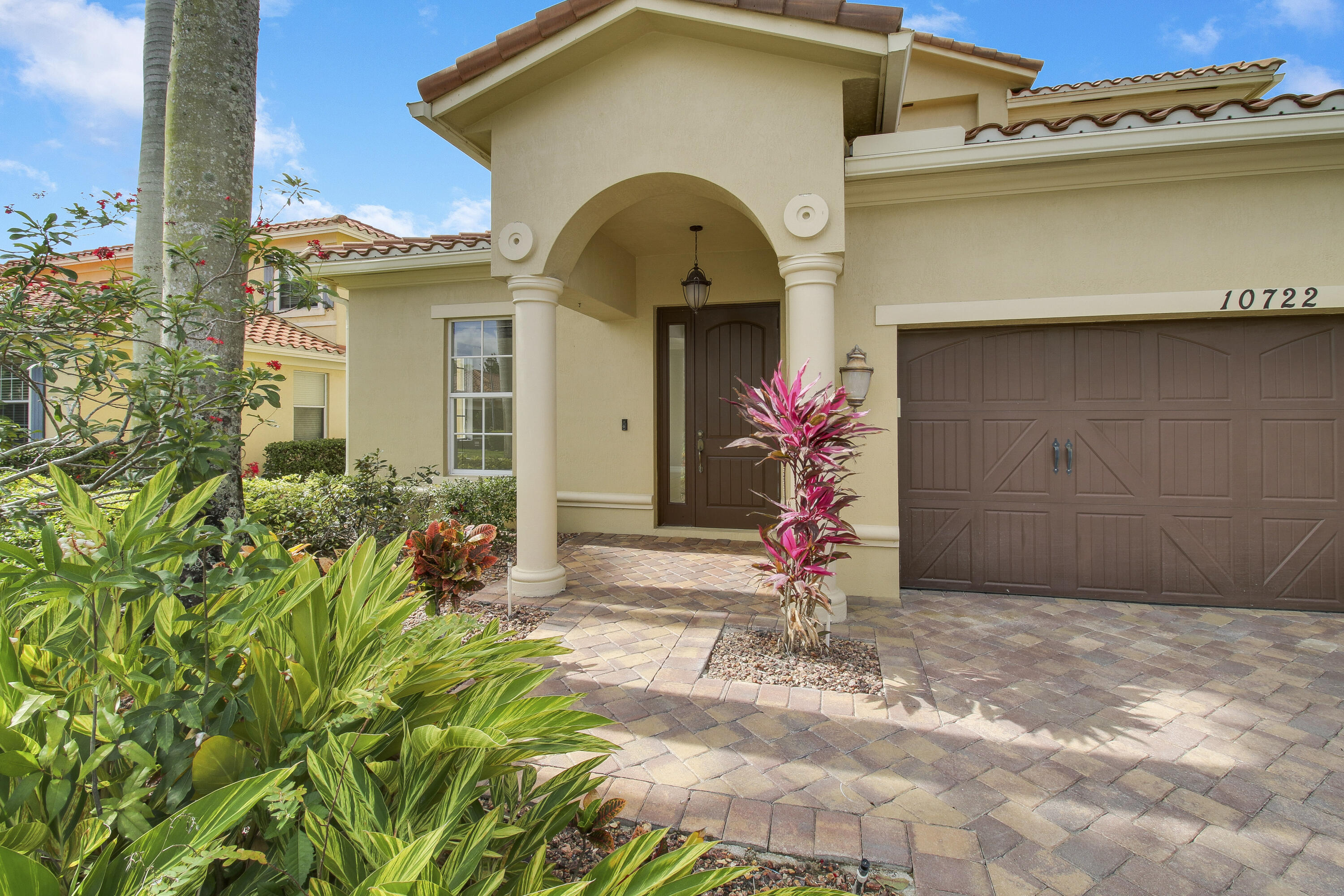 Property for Sale at 10722 Willow Oak Court, Wellington, Palm Beach County, Florida - Bedrooms: 5 
Bathrooms: 3.5  - $799,999
