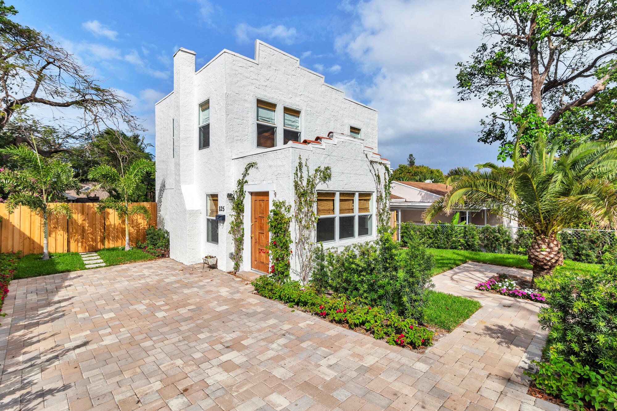 825 34th Street, West Palm Beach, Palm Beach County, Florida - 3 Bedrooms  
1.5 Bathrooms - 
