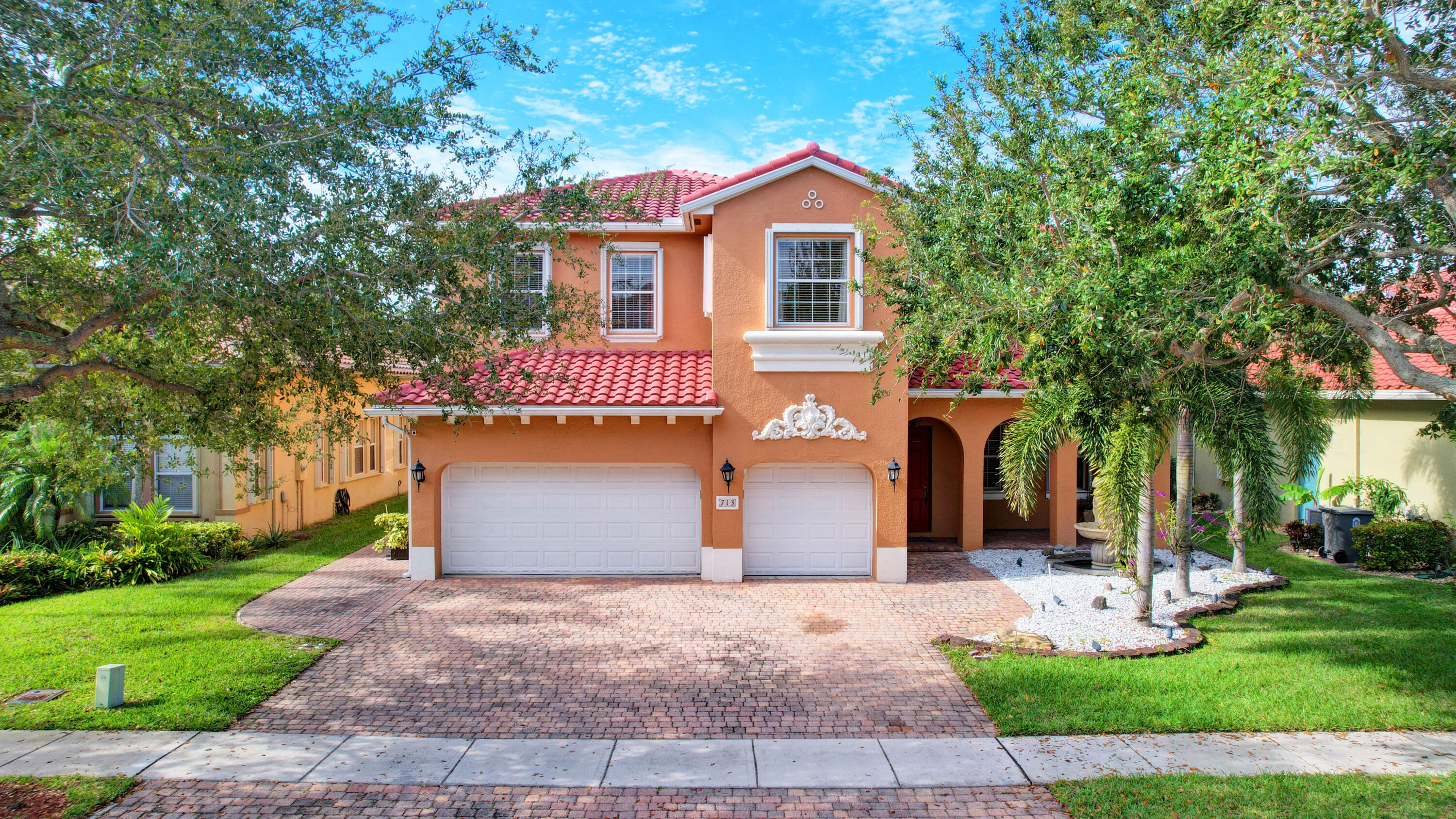 Property for Sale at 713 Cresta Circle, West Palm Beach, Palm Beach County, Florida - Bedrooms: 5 
Bathrooms: 4.5  - $770,000