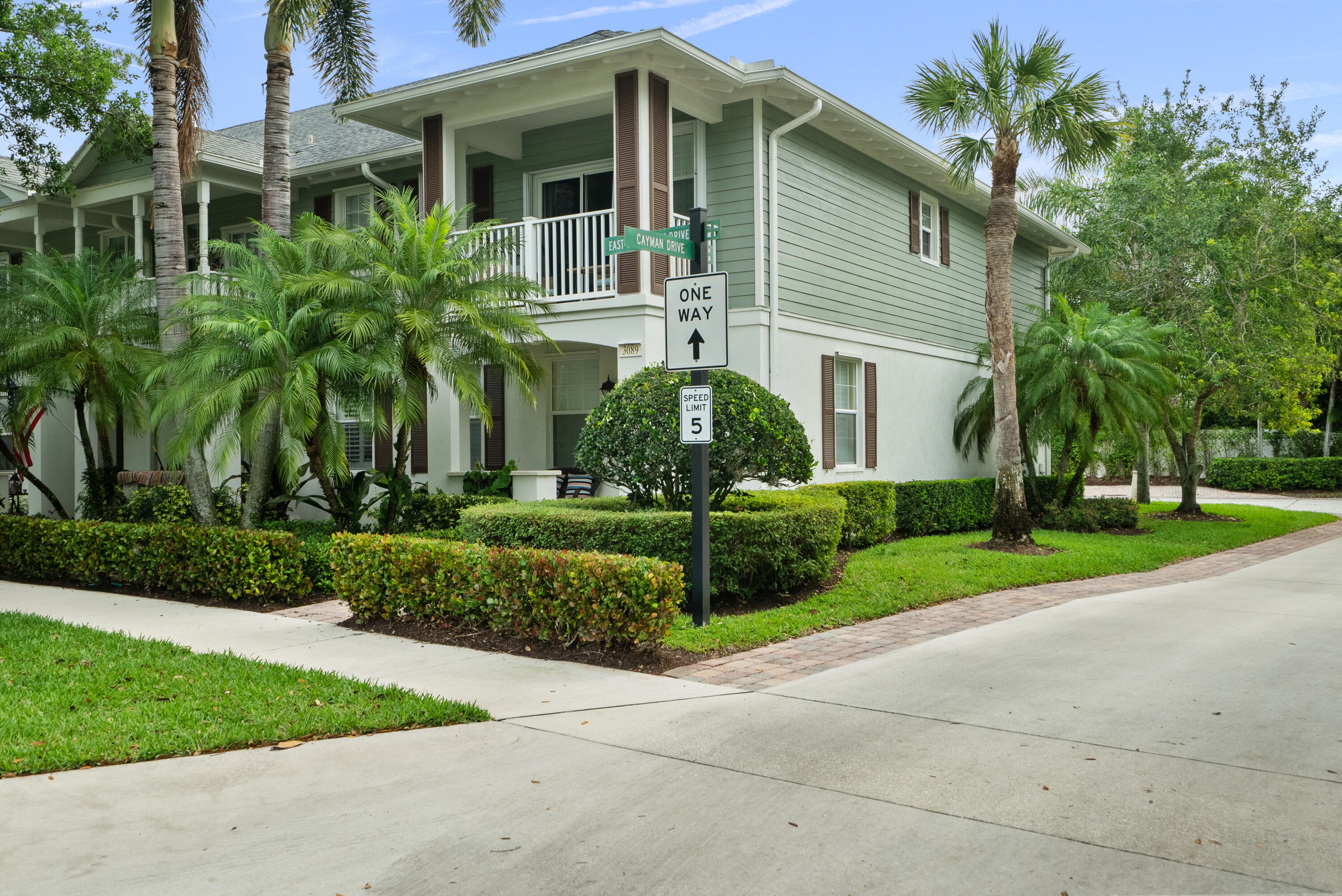 Property for Sale at 3089 E Community Drive, Jupiter, Palm Beach County, Florida - Bedrooms: 3 
Bathrooms: 2.5  - $595,000