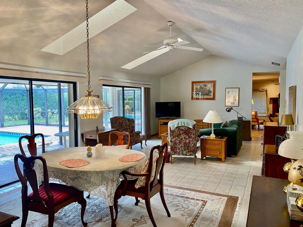 Photo of 12 Kintyre Road, Palm Beach Gardens, FL 33418 (MLS # RX-10838523)