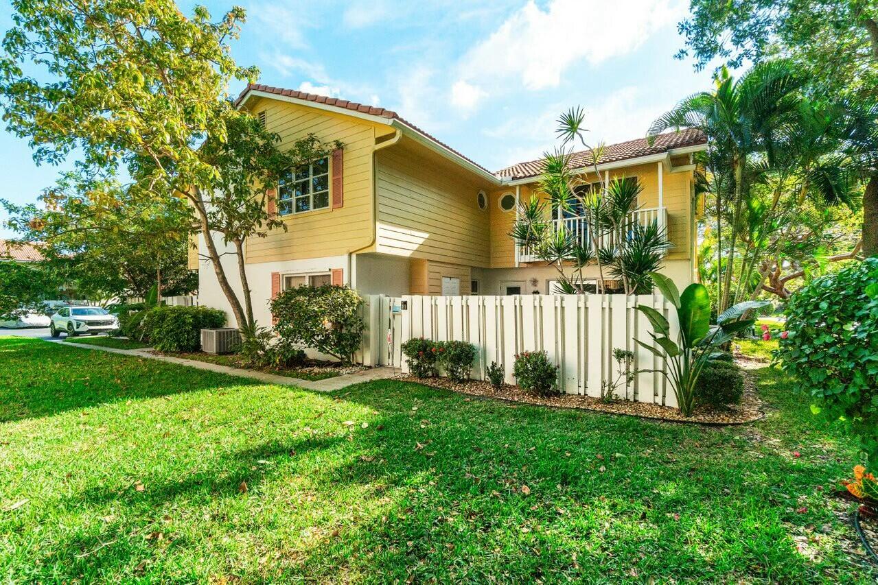 227 Seabreeze Circle, Jupiter, Palm Beach County, Florida - 2 Bedrooms  
2.5 Bathrooms - 