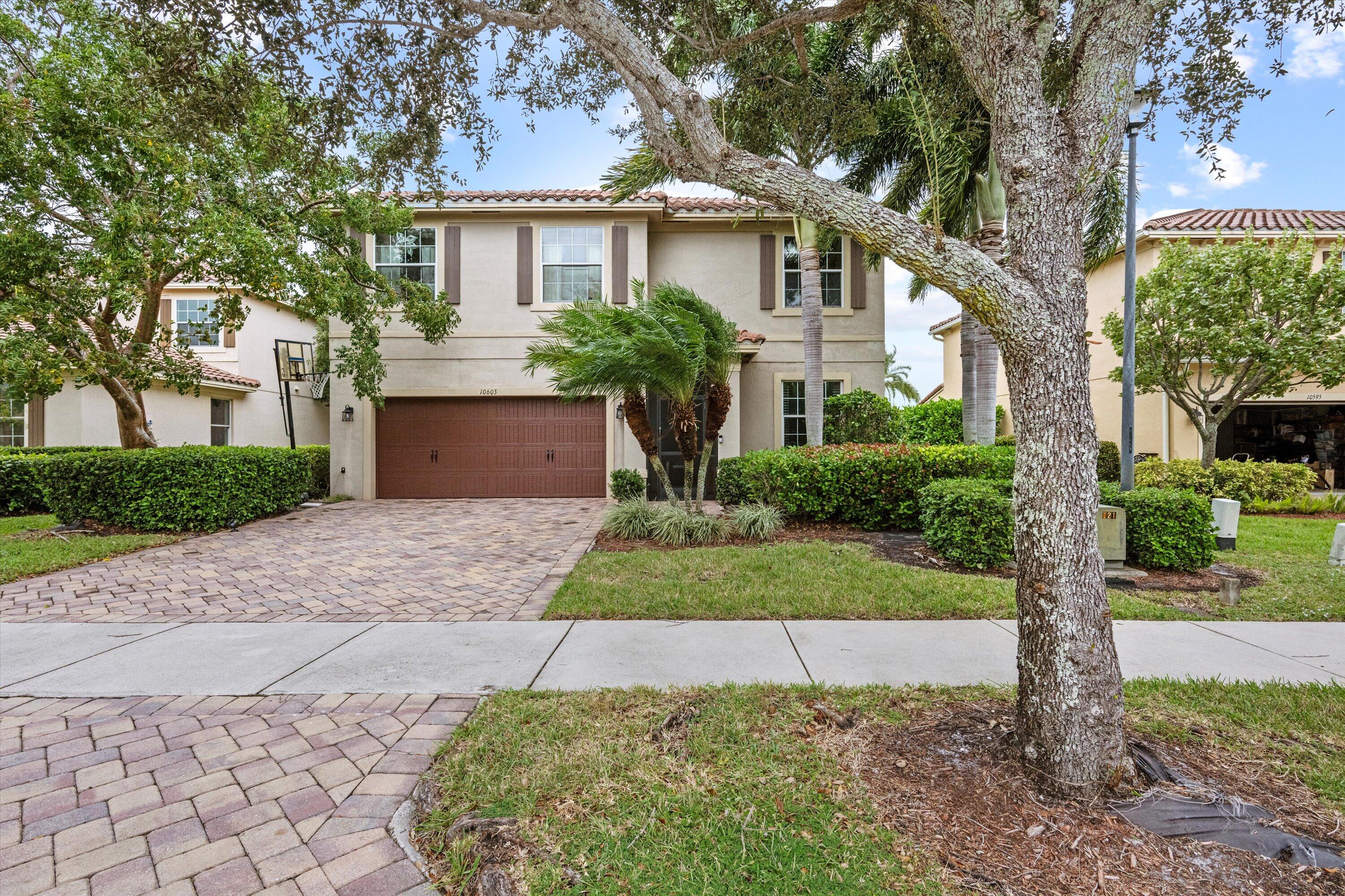 10603 Ivanhoe Lane, Wellington, Palm Beach County, Florida - 5 Bedrooms  
3 Bathrooms - 