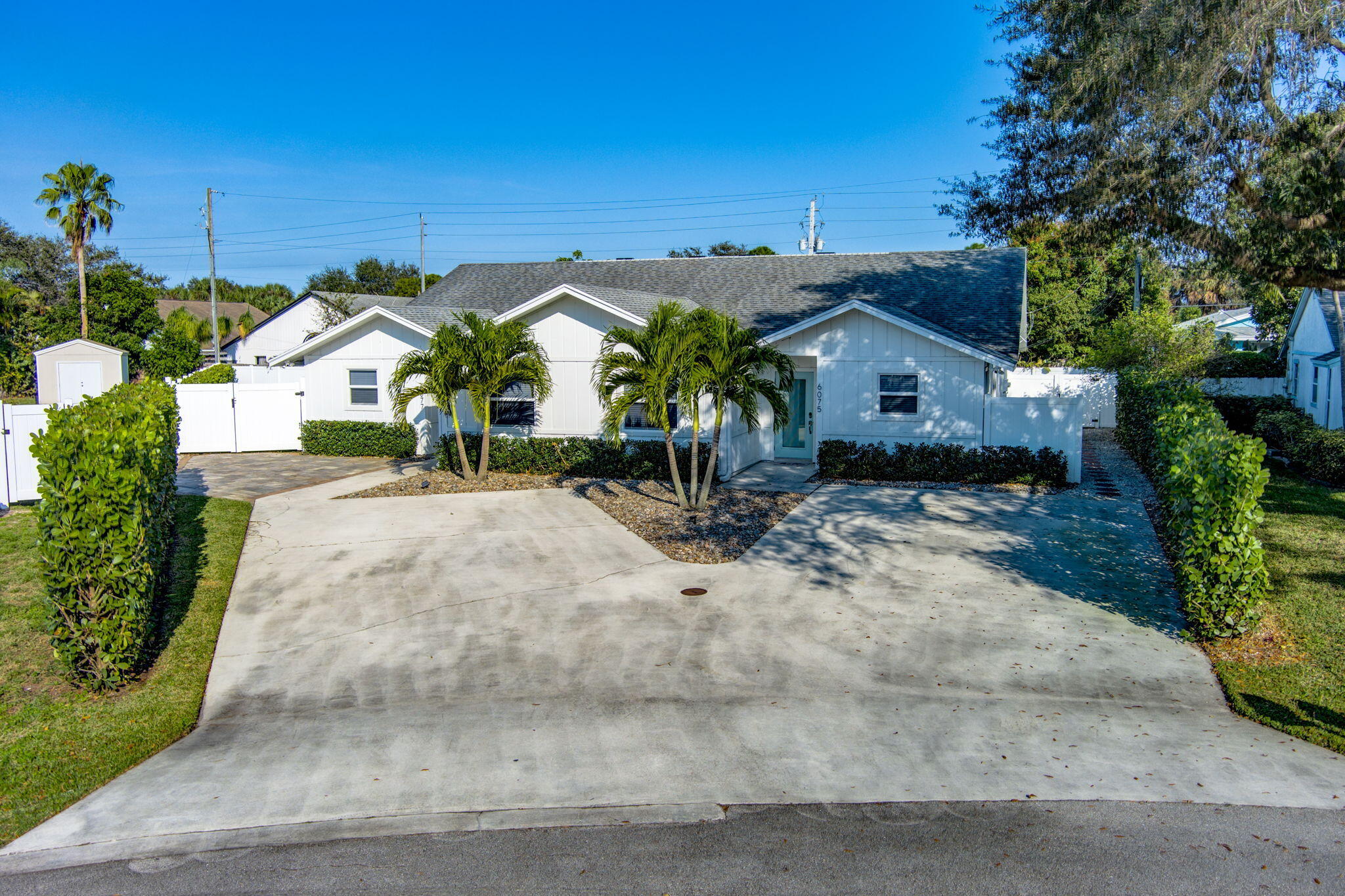 Property for Sale at 6075 Francis Street, Jupiter, Palm Beach County, Florida - Bedrooms: 6 
Bathrooms: 5  - $1,250,000