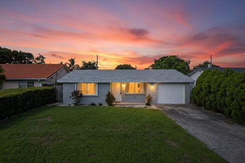 Photo of 3671 NE 13th Avenue, Pompano Beach, FL 33064 (MLS # RX-11129176)