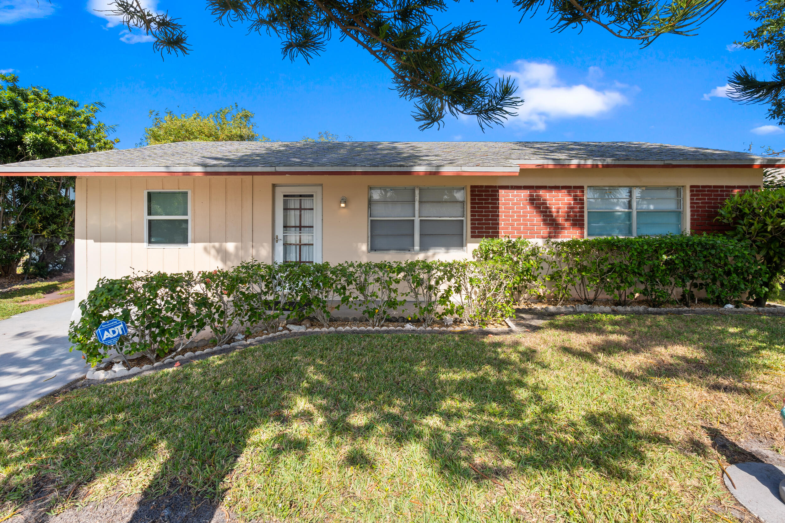 Property for Sale at 115 Se 11th Avenue, Boynton Beach, Palm Beach County, Florida - Bedrooms: 2 
Bathrooms: 1  - $369,900