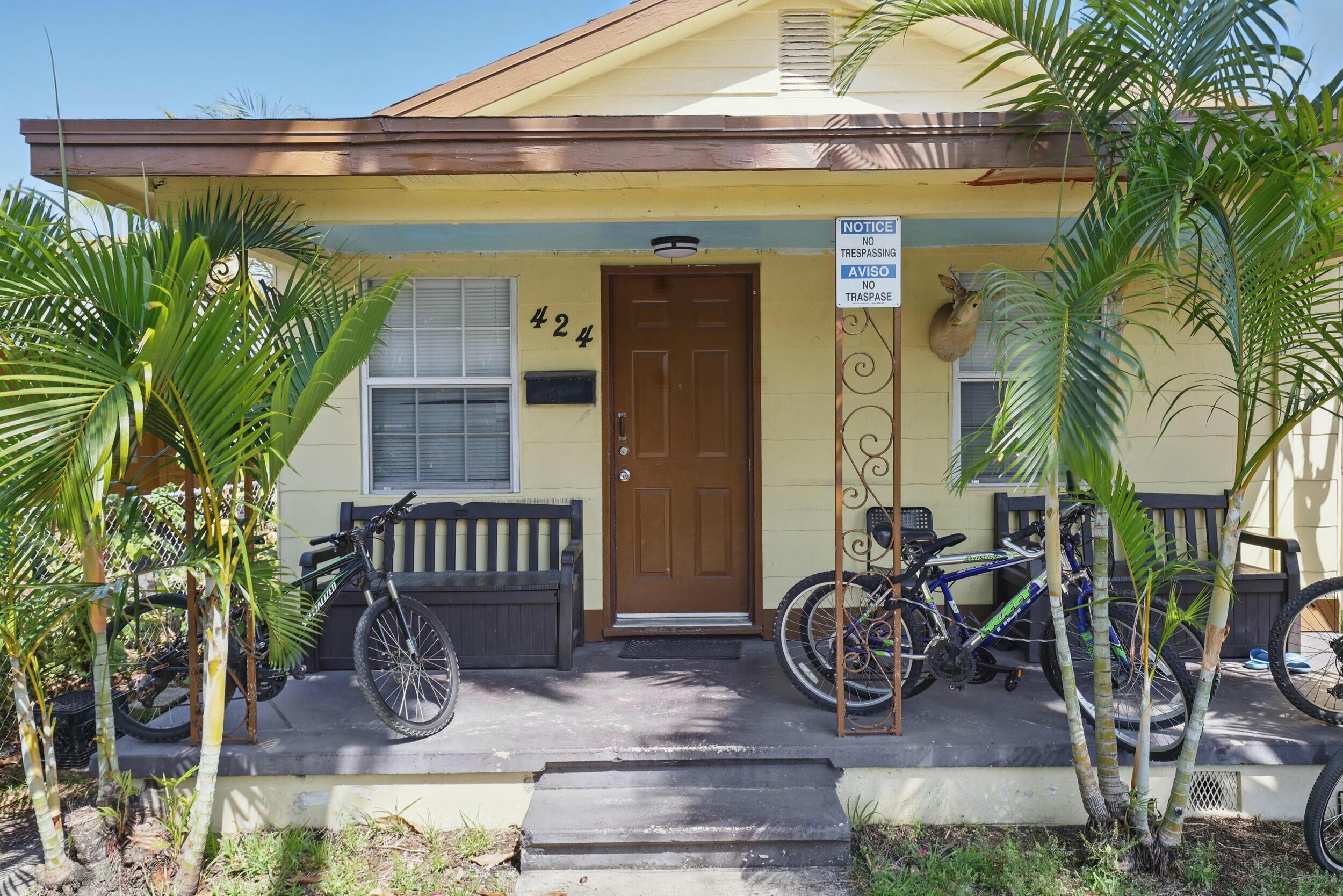 424 S E Street, Lake Worth Beach, Palm Beach County, Florida - 3 Bedrooms  
1 Bathrooms - 