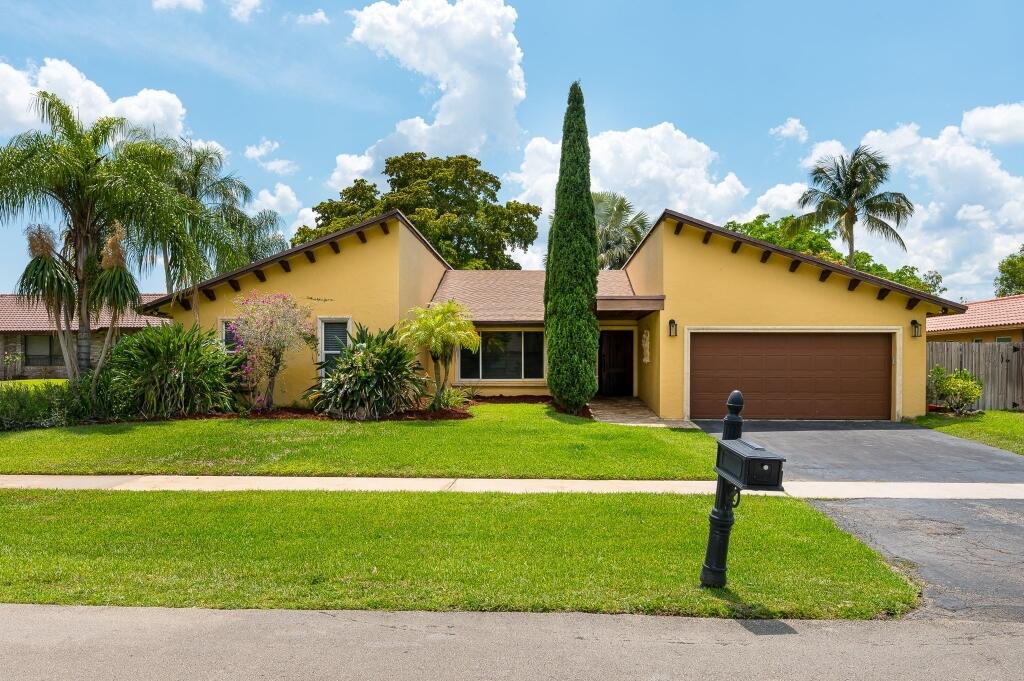 Property for Sale at 21493 Woodchuck Way, Boca Raton, Palm Beach County, Florida - Bedrooms: 4 
Bathrooms: 2  - $805,000