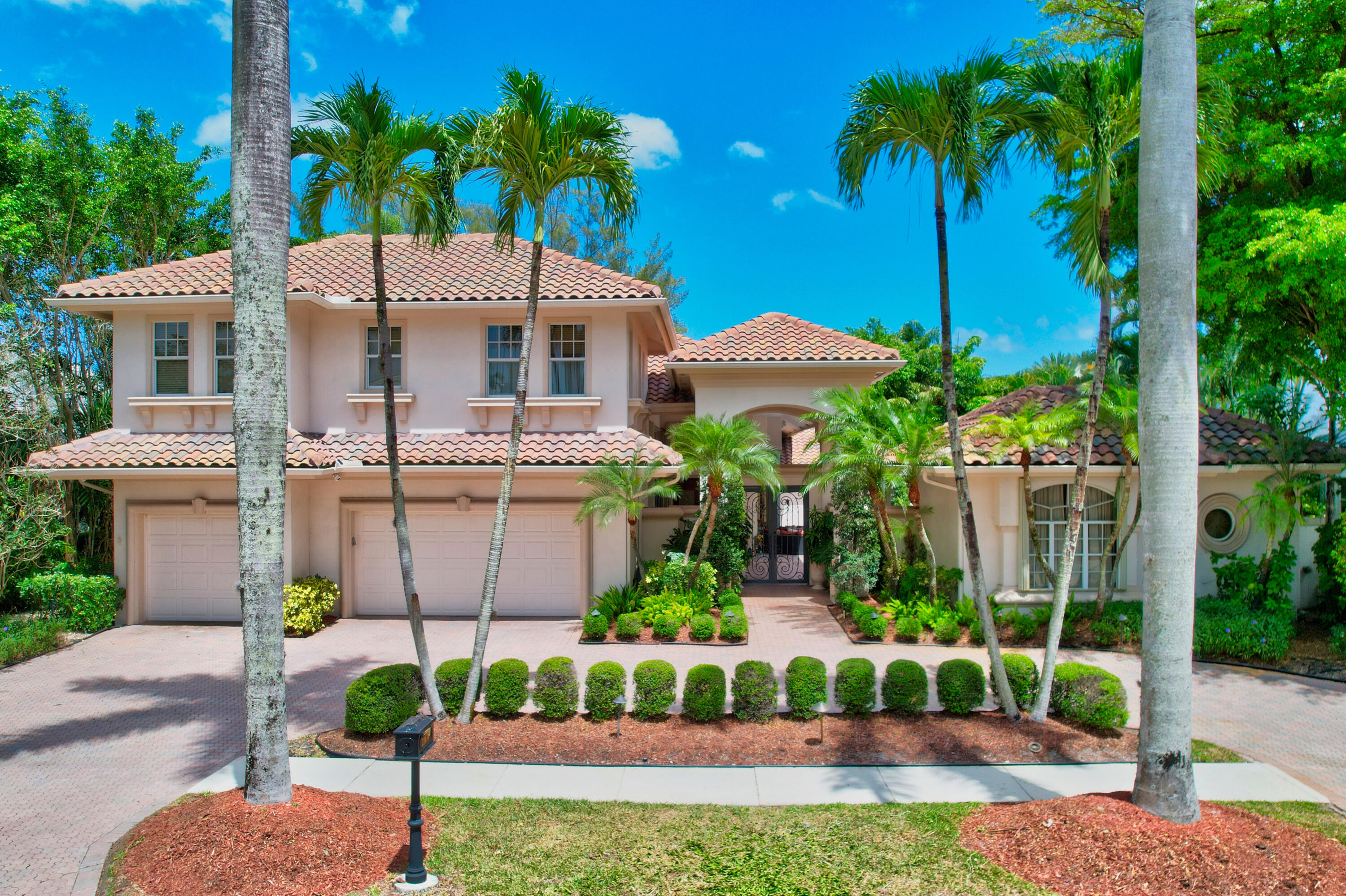 Property for Sale at 21670 Frontenac Court, Boca Raton, Palm Beach County, Florida - Bedrooms: 6 
Bathrooms: 6.5  - $2,399,000