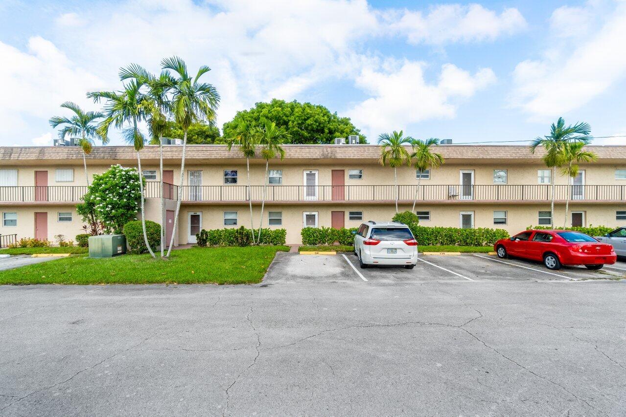 770 Lori Drive 241, Palm Springs, Miami-Dade County, Florida - 1 Bedrooms  
1.5 Bathrooms - 