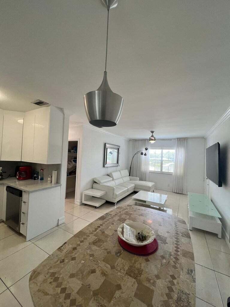 299 Sw 7th Street 110, Boca Raton, Palm Beach County, Florida - 2 Bedrooms  
2 Bathrooms - 
