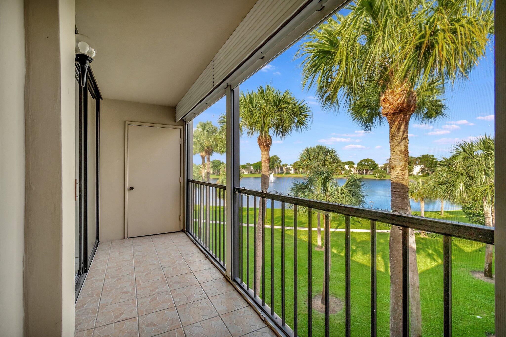 5370 Las Verdes Circle 309, Delray Beach, Palm Beach County, Florida - 1 Bedrooms  
1.5 Bathrooms - 
