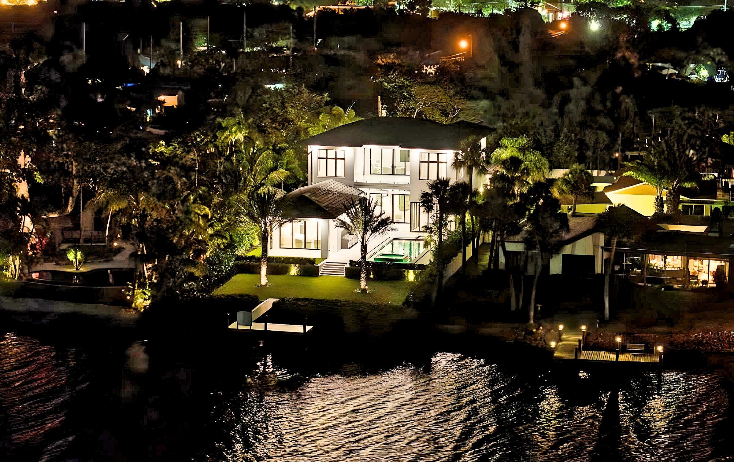 2085 Vitex Lane, North Palm Beach, Miami-Dade County, Florida - 5 Bedrooms  
5.5 Bathrooms - 