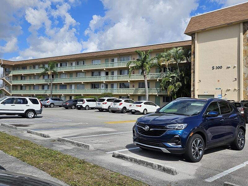 300 Village Green Circle 209, Palm Springs, Miami-Dade County, Florida - 1 Bedrooms  
1.5 Bathrooms - 