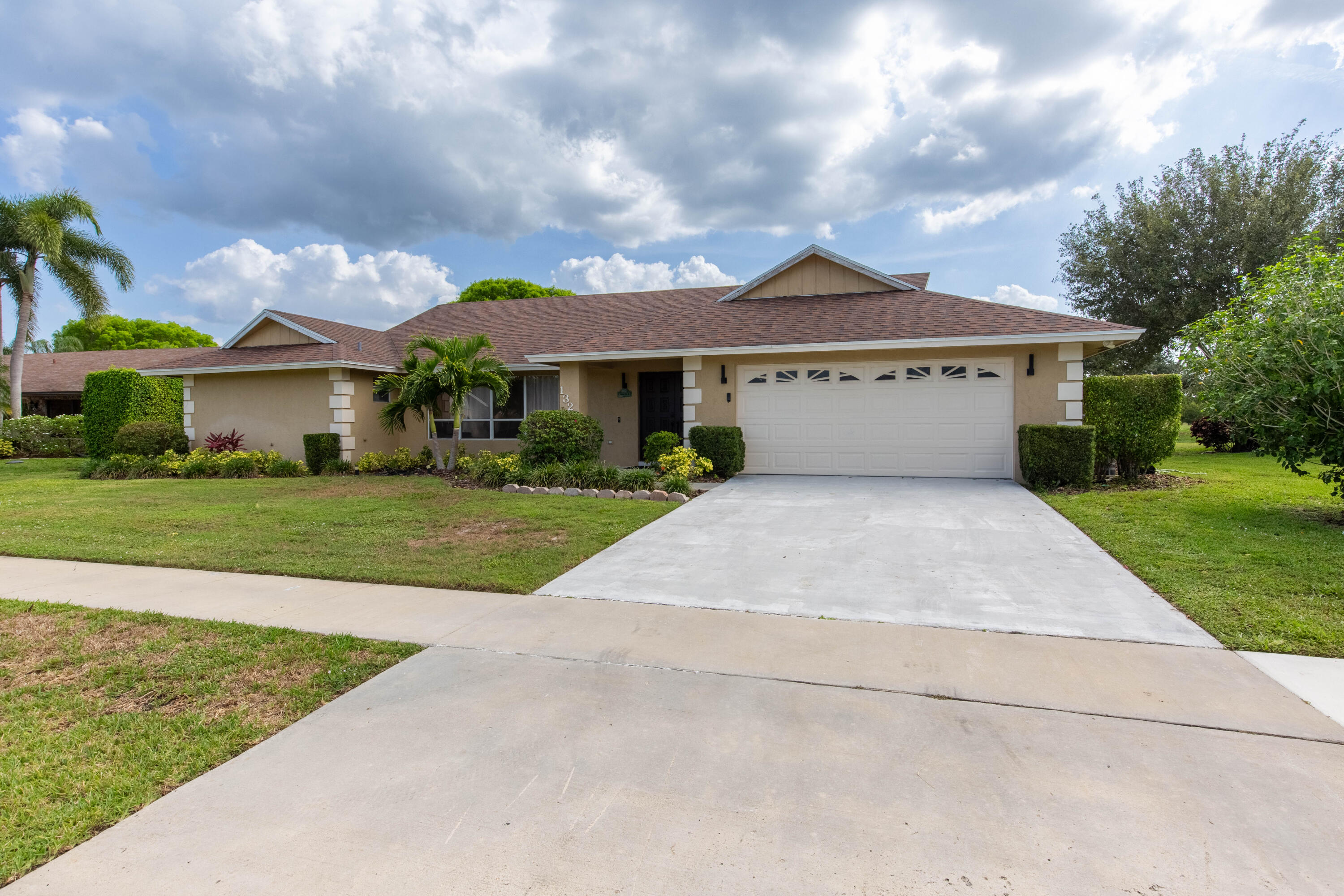 Property for Sale at 1327 Pine Valley Drive, Wellington, Palm Beach County, Florida - Bedrooms: 4 
Bathrooms: 3  - $795,000