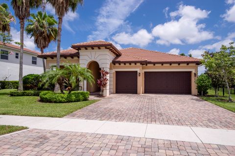 Photo of 172 Manor Circle, Jupiter, FL 33458 (MLS # RX-11111092)