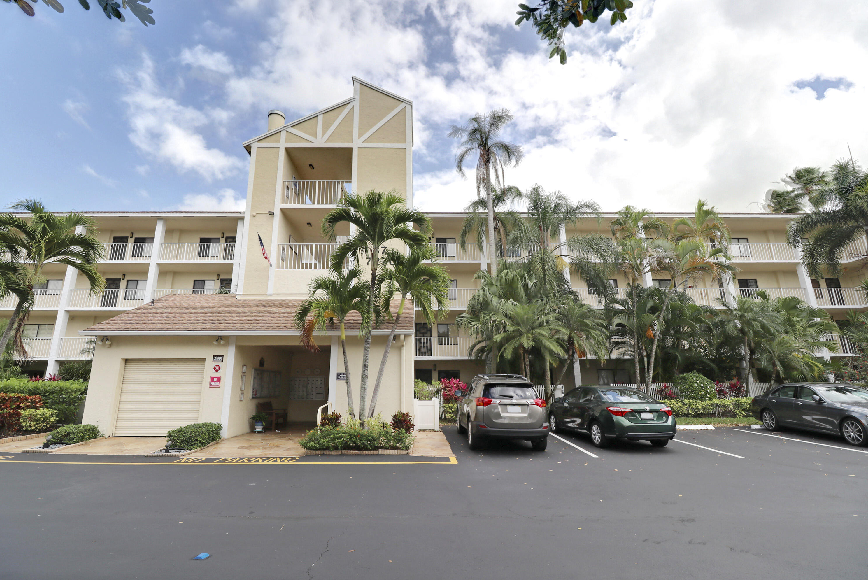 Property for Sale at 7270 Ashford Place 106, Delray Beach, Palm Beach County, Florida - Bedrooms: 2 
Bathrooms: 2  - $350,000