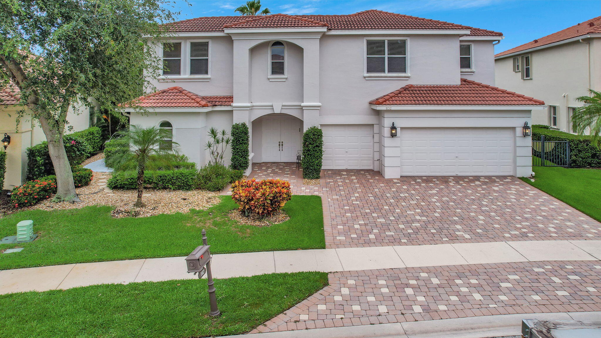 Property for Sale at 102 Villa Nueva Place, Palm Beach Gardens, Palm Beach County, Florida - Bedrooms: 5 
Bathrooms: 4.5  - $1,555,000