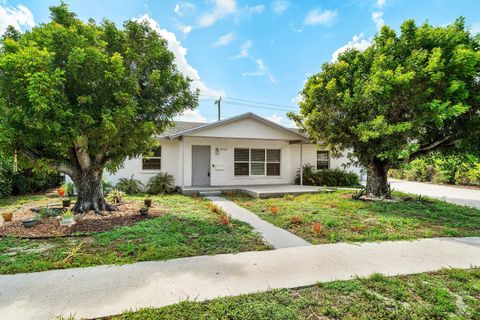 Photo of 403 S 13th Court, Lantana, FL 33462 (MLS # RX-11118722)