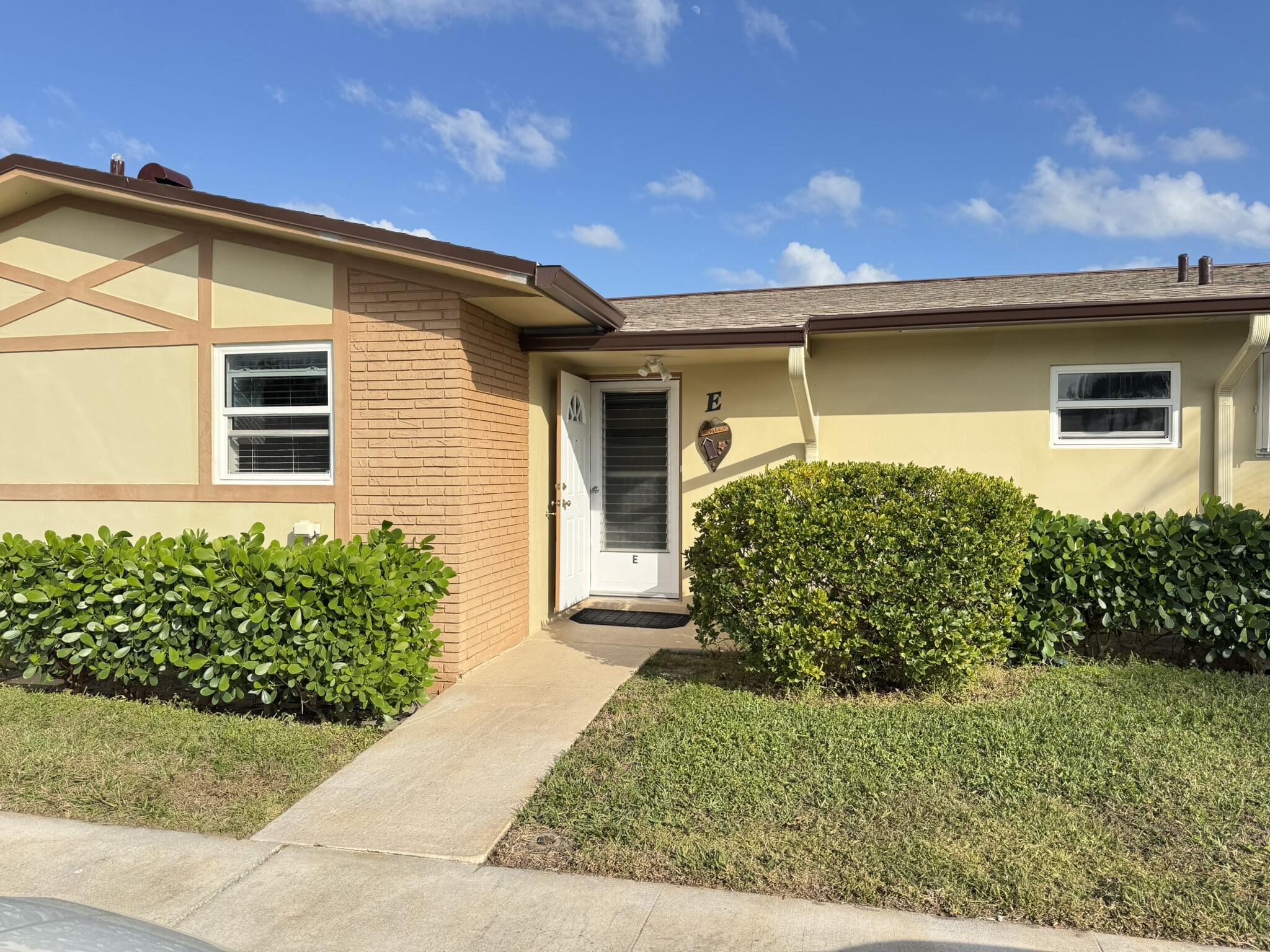 2822 Crosley Drive E, West Palm Beach, Palm Beach County, Florida - 1 Bedrooms  
1 Bathrooms - 