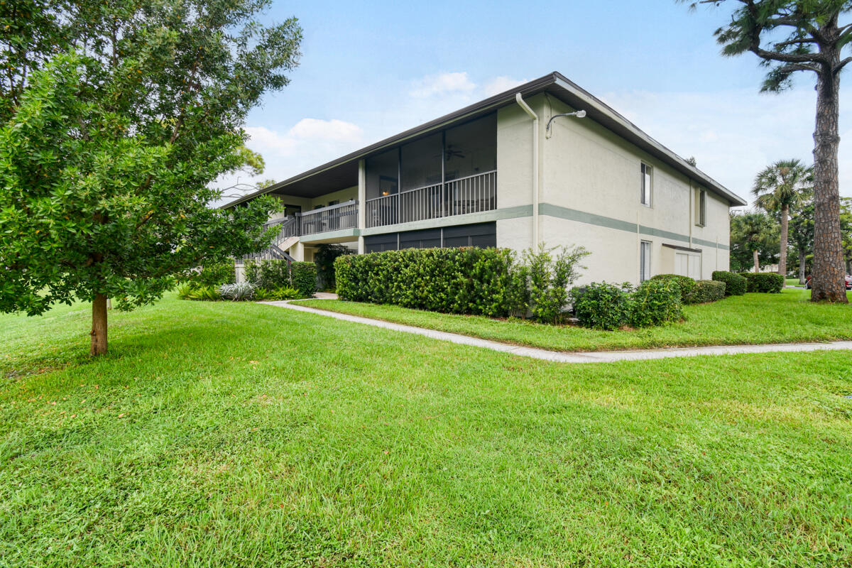 Property for Sale at 6485 Chasewood Drive H, Jupiter, Palm Beach County, Florida - Bedrooms: 2 
Bathrooms: 2  - $259,000