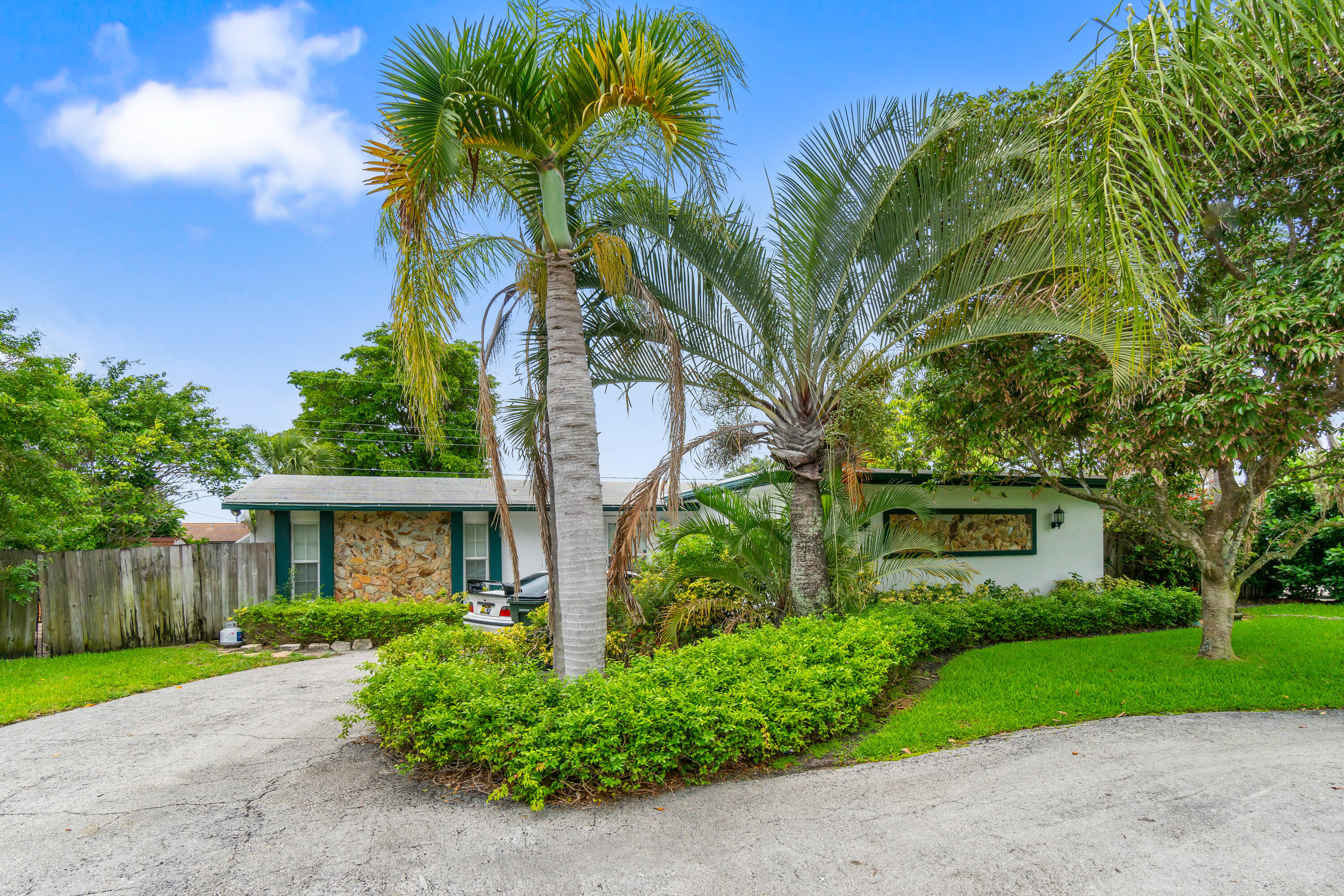 Property for Sale at 522 Jaeger Drive, Delray Beach, Palm Beach County, Florida - Bedrooms: 3 
Bathrooms: 2  - $675,000