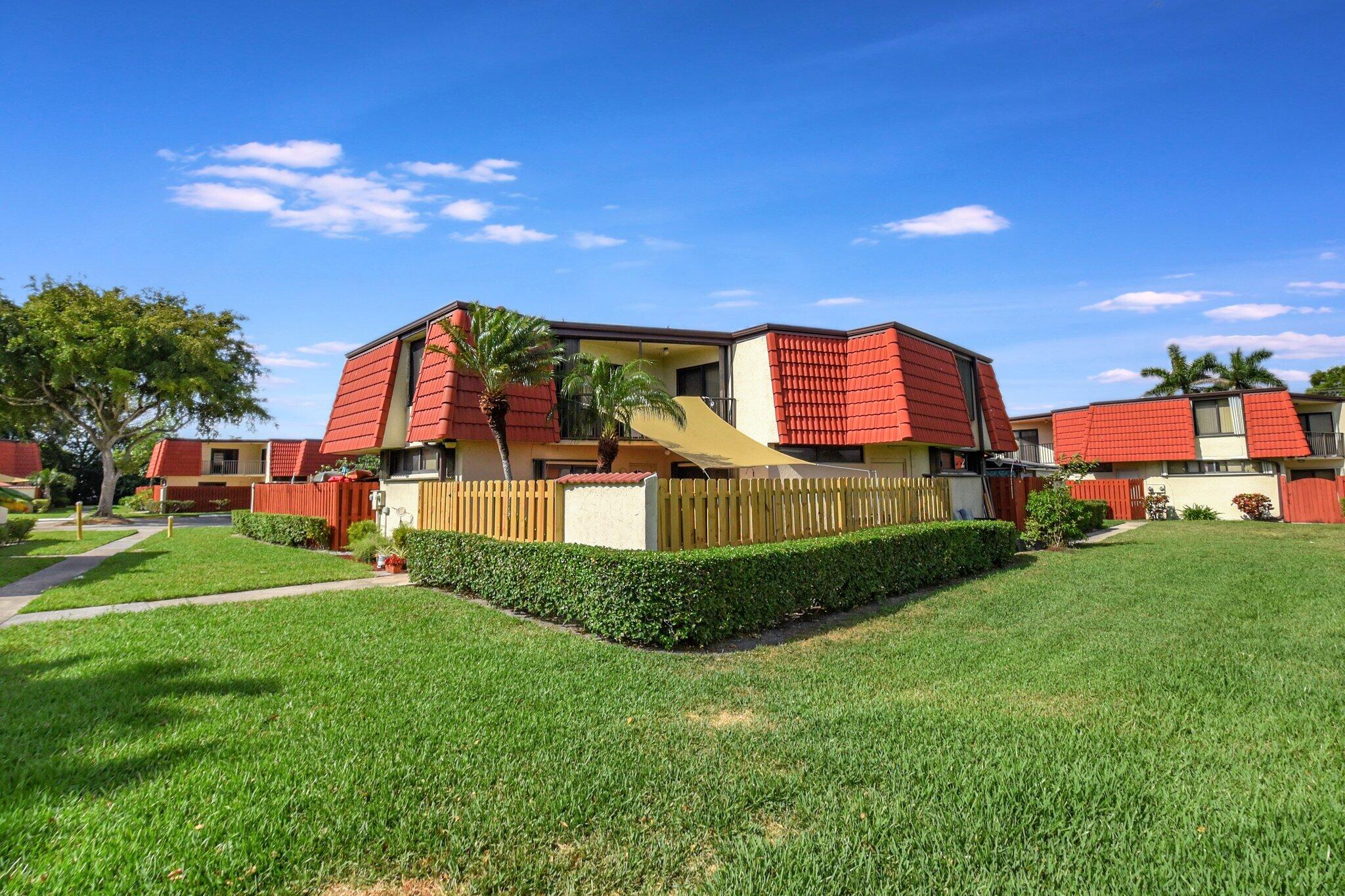 Property for Sale at 3718 Victoria Drive, West Palm Beach, Palm Beach County, Florida - Bedrooms: 2 
Bathrooms: 2.5  - $310,000