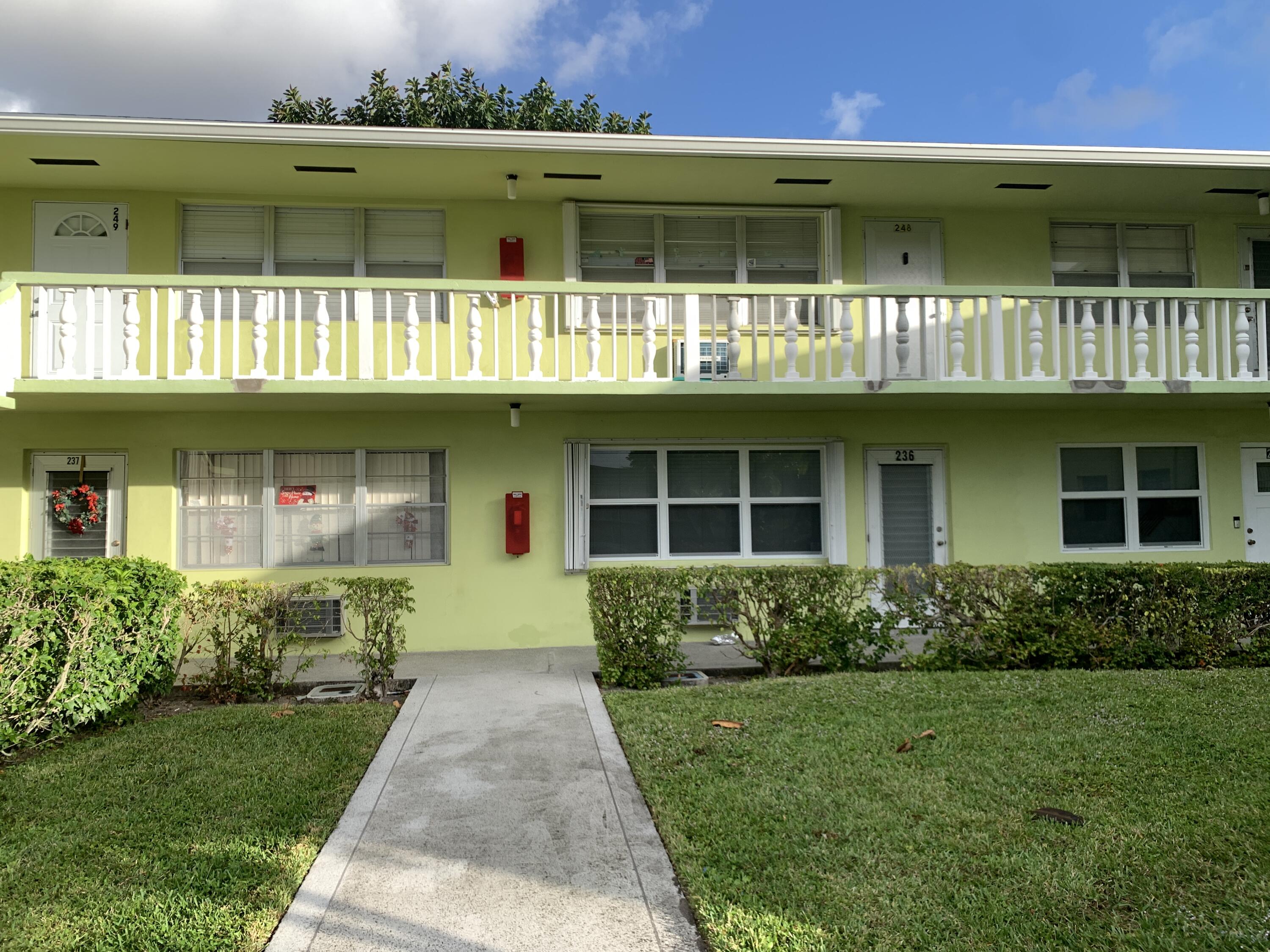 248 Windsor K, West Palm Beach, Palm Beach County, Florida - 1 Bedrooms  
1.5 Bathrooms - 