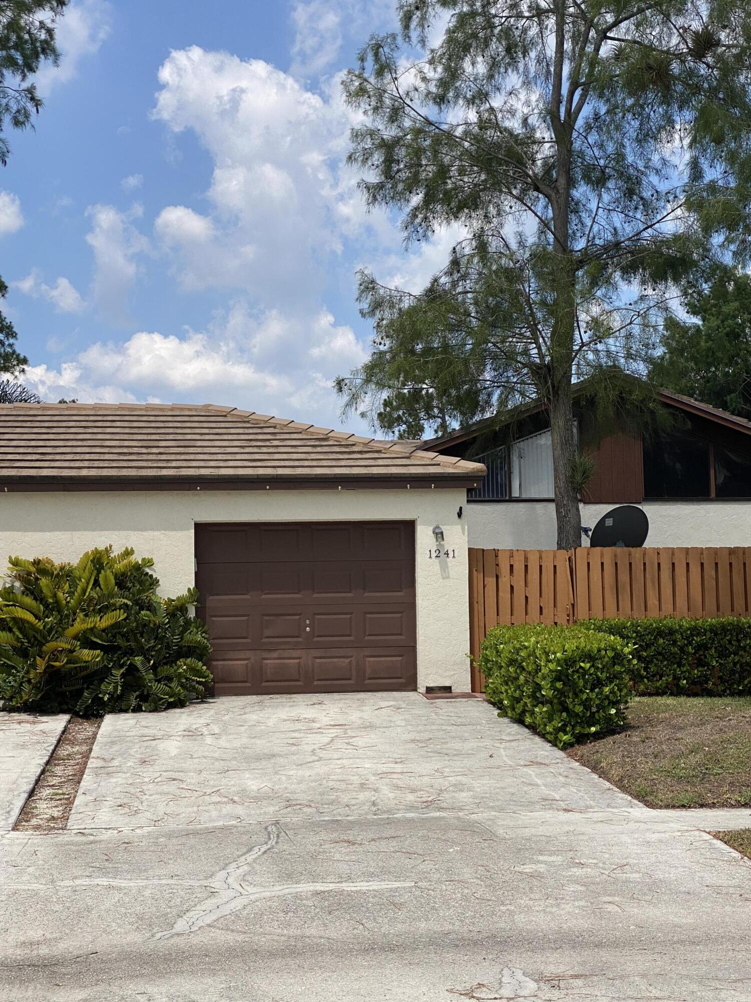 Property for Sale at 1241 Periwinkle Place, Wellington, Palm Beach County, Florida - Bedrooms: 2 
Bathrooms: 2  - $385,000