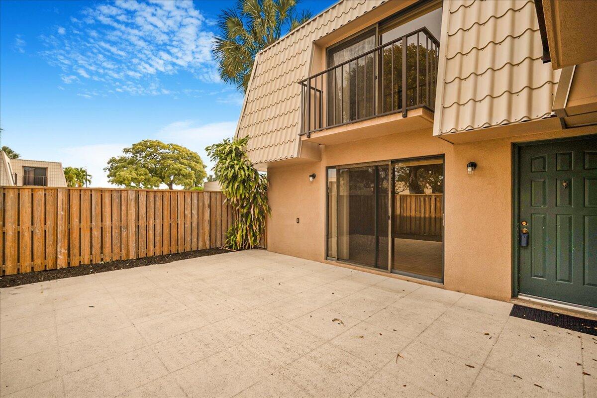 Property for Sale at 6201 62nd Way, West Palm Beach, Palm Beach County, Florida - Bedrooms: 2 
Bathrooms: 2.5  - $335,000