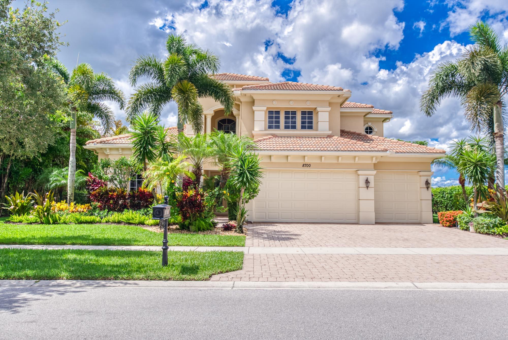 8700 Wellington View Drive, West Palm Beach, Palm Beach County, Florida - 4 Bedrooms  
4.5 Bathrooms - 