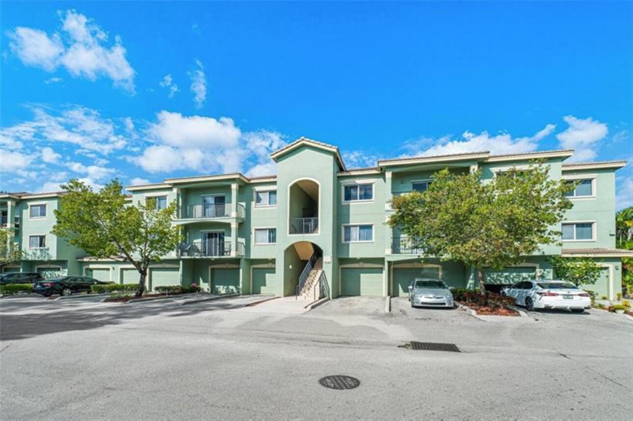 Property for Sale at 330 Crestwood Circle 308, Royal Palm Beach, Palm Beach County, Florida - Bedrooms: 3 
Bathrooms: 2  - $315,000
