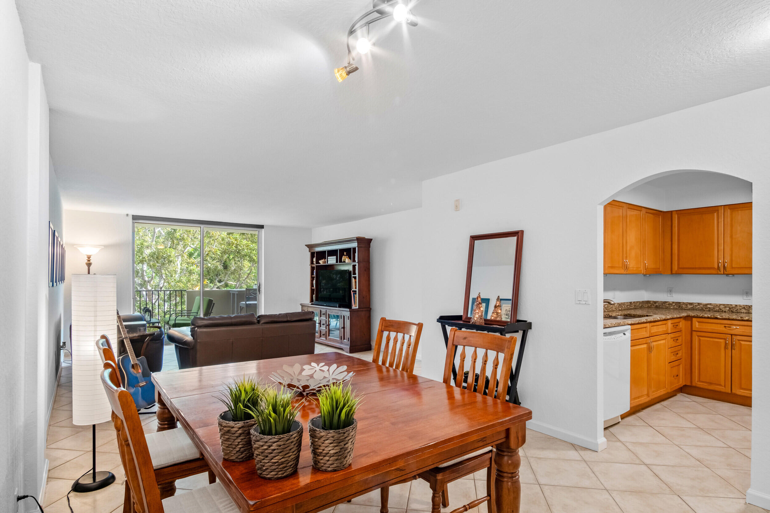 1000 Spanish River Road 3R, Boca Raton, Palm Beach County, Florida - 1 Bedrooms  
2 Bathrooms - 