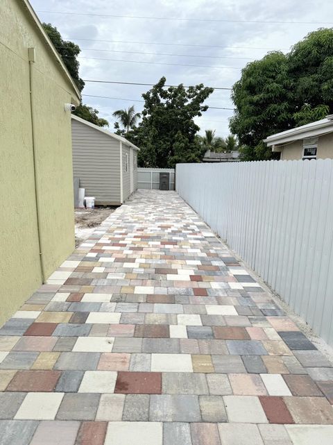 Photo of 4220 N Browning Drive N, West Palm Beach, FL 33406 (MLS # RX-11129400)
