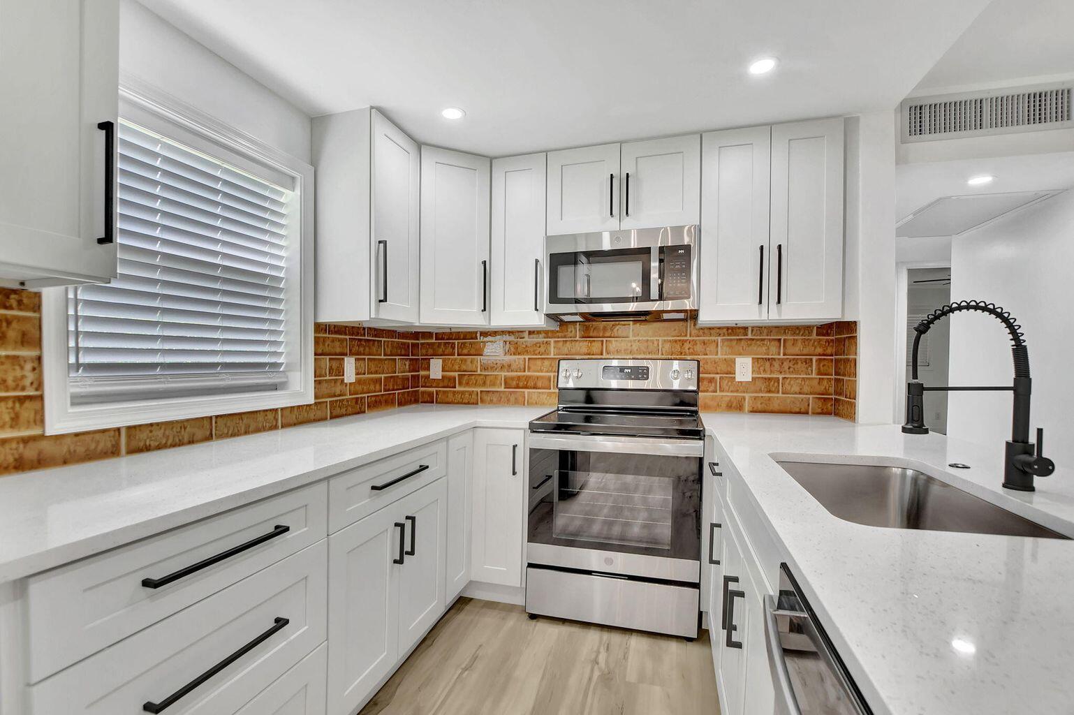 216 Flanders E, Delray Beach, Palm Beach County, Florida - 2 Bedrooms  
2 Bathrooms - 