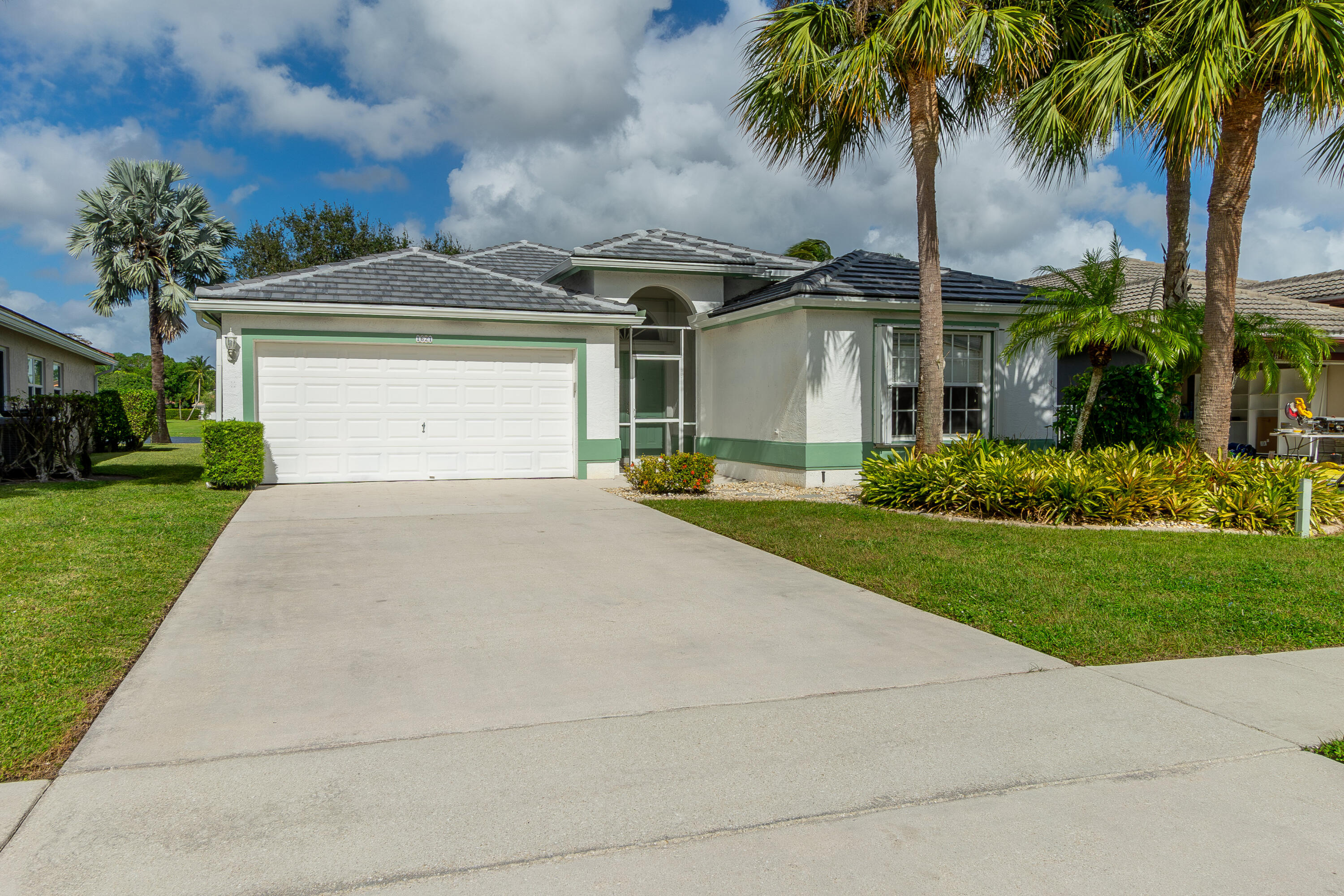 Property for Sale at 1621 Lakefield North Court, Wellington, Palm Beach County, Florida - Bedrooms: 3 
Bathrooms: 2  - $674,900