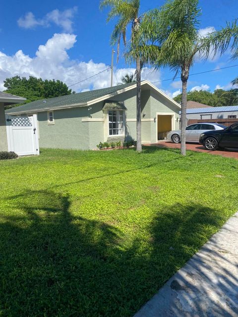 Photo of 4305 Greenwood Avenue E, West Palm Beach, FL 33407 (MLS # RX-11125753)