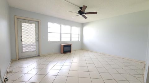 Photo of 215 Canterbury J, West Palm Beach, FL 33417 (MLS # RX-11125662)