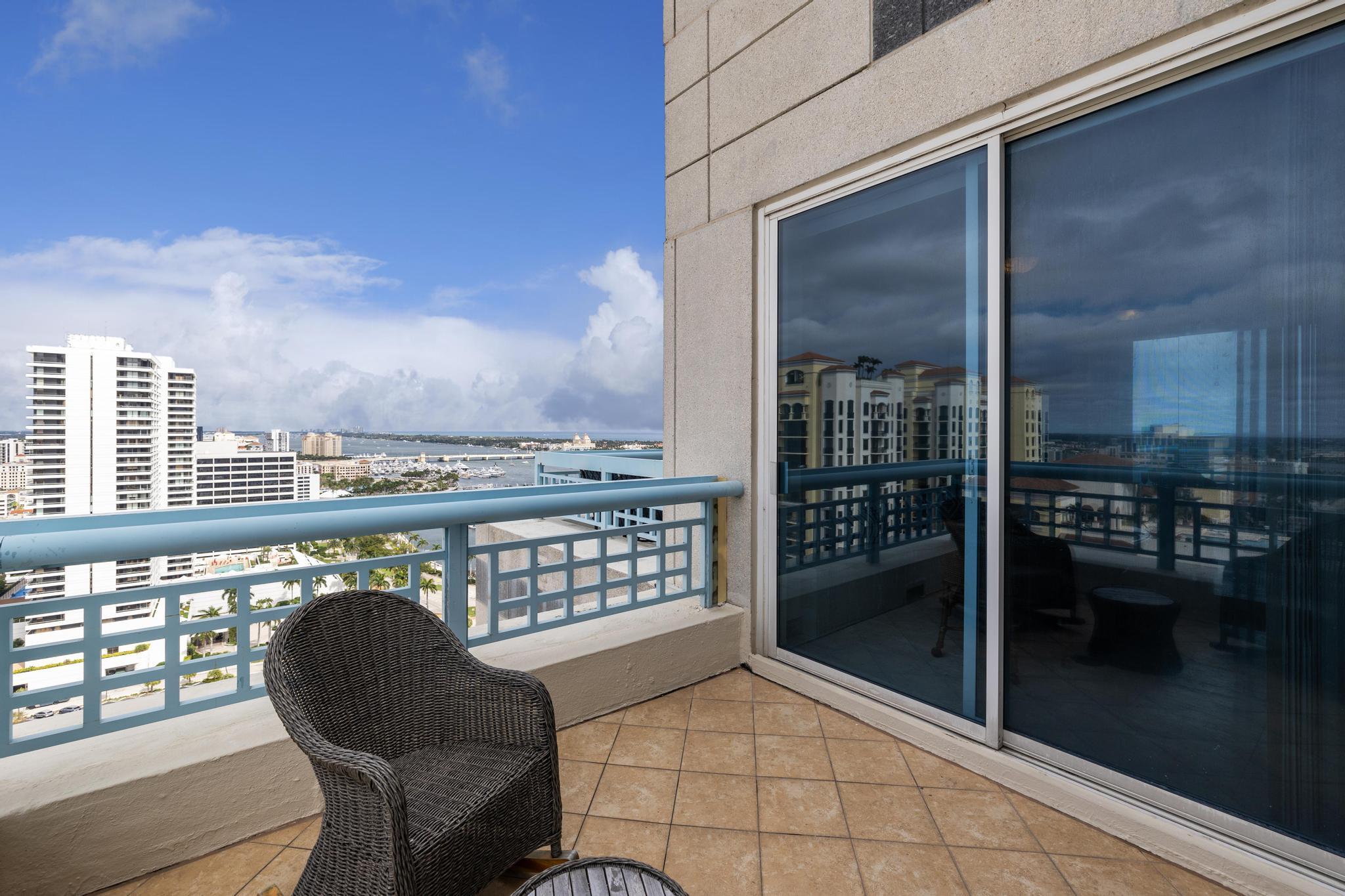 222 Lakeview Avenue Ph-4n
