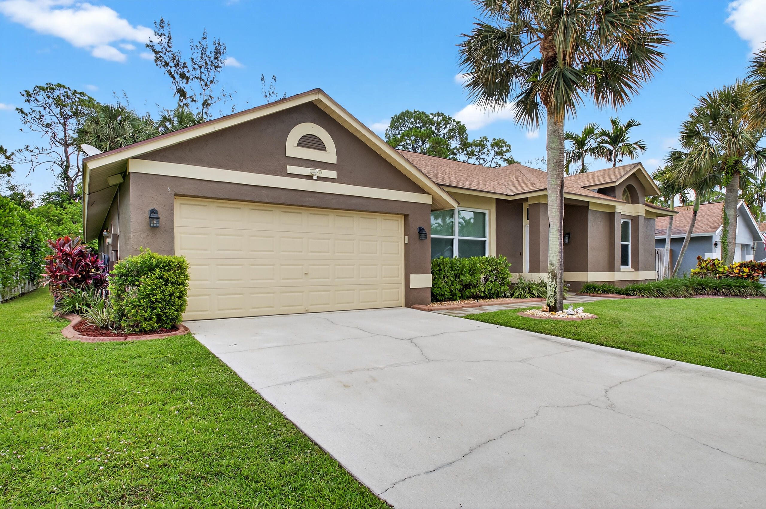 3771 Woods Walk Boulevard, Lake Worth, Palm Beach County, Florida - 4 Bedrooms  
2 Bathrooms - 