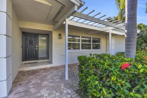 Photo of 40 Pinetree Place, Tequesta, FL 33469 (MLS # RX-11128803)