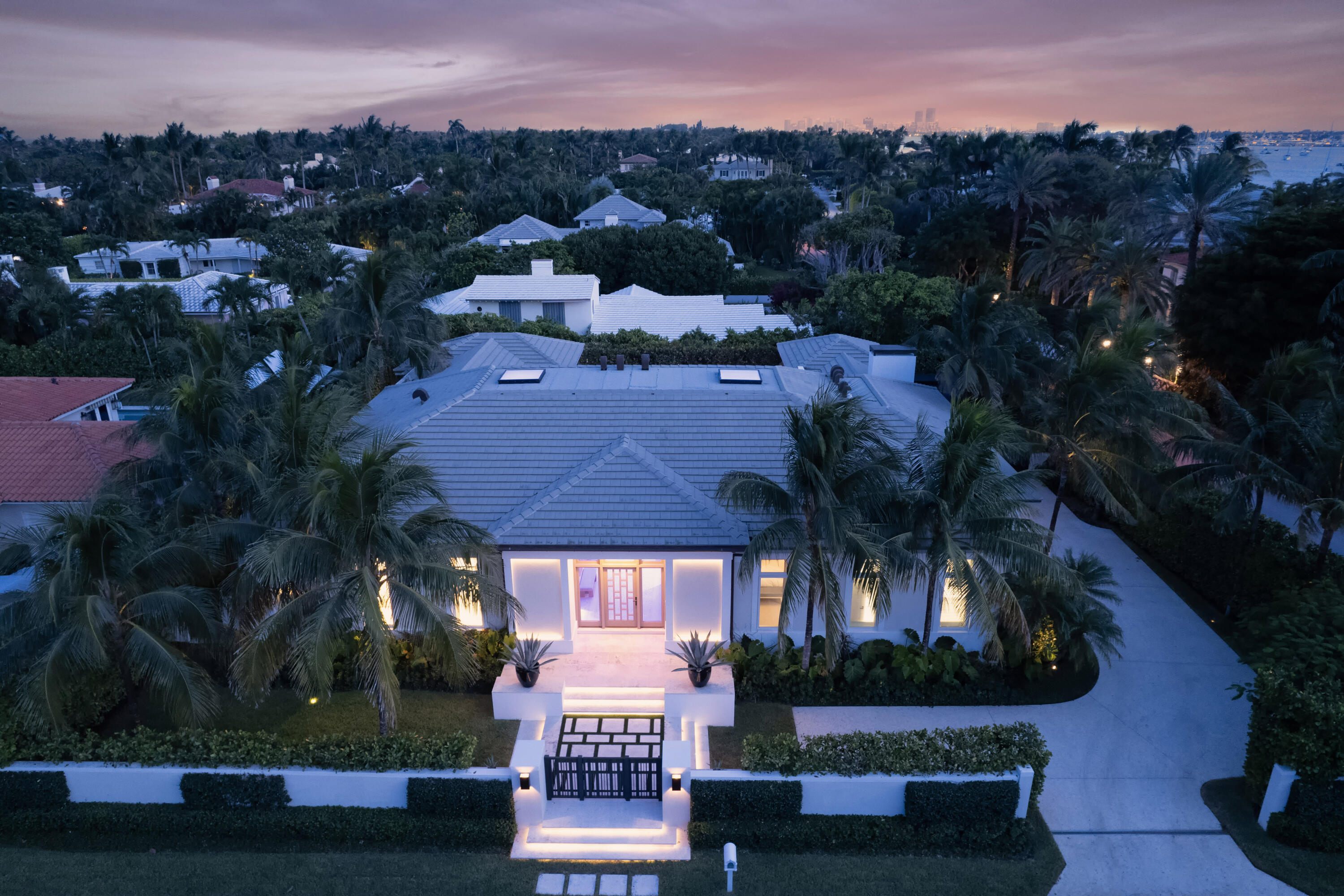 Photo 1 of 250 Ocean Terrace, Palm Beach, Florida, $21,900,000, Web #: 11006219