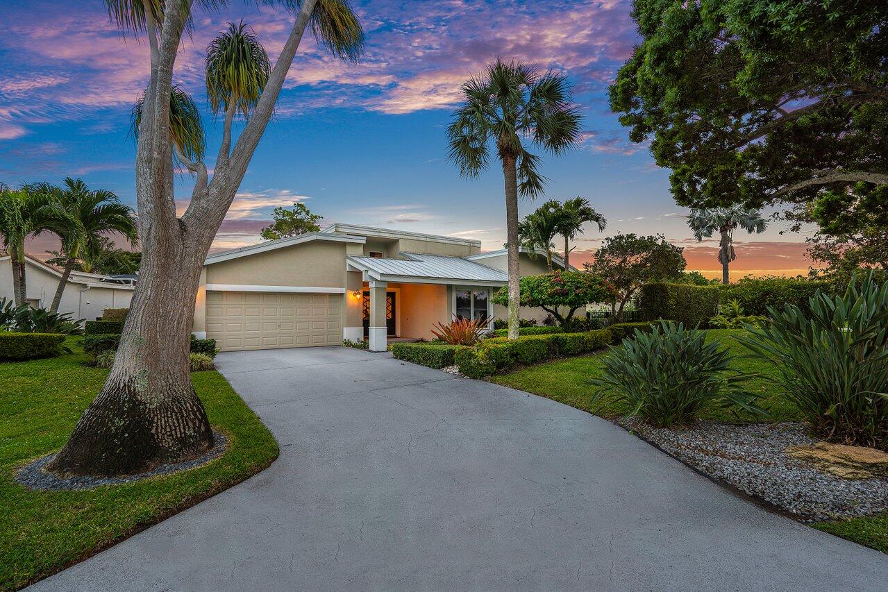 Property for Sale at 665 Lakewoode Circle, Delray Beach, Palm Beach County, Florida - Bedrooms: 3 
Bathrooms: 2.5  - $1,599,000