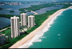 5510 N Ocean Drive 4 A, Singer Island, Palm Beach County, Florida - 2 Bedrooms  
2 Bathrooms - 