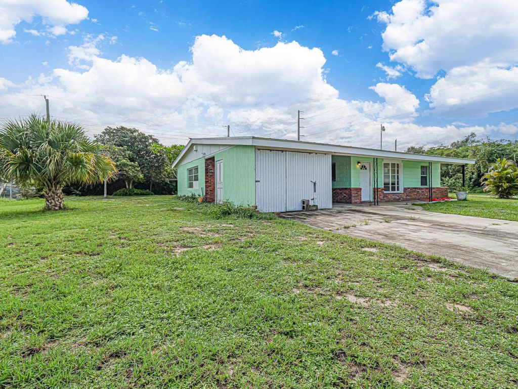 Photo of 2448 1st Court SE, Vero Beach, FL 32962 (MLS # RX-11128078)